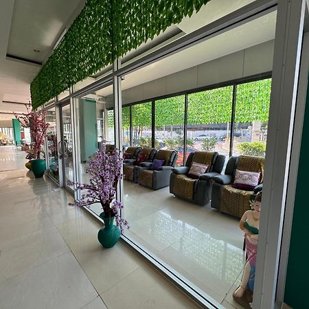 Zephyr Grand Hotel Patong Buitenkant foto