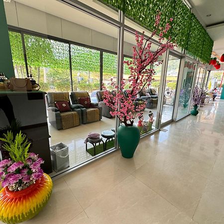 Zephyr Grand Hotel Patong Buitenkant foto