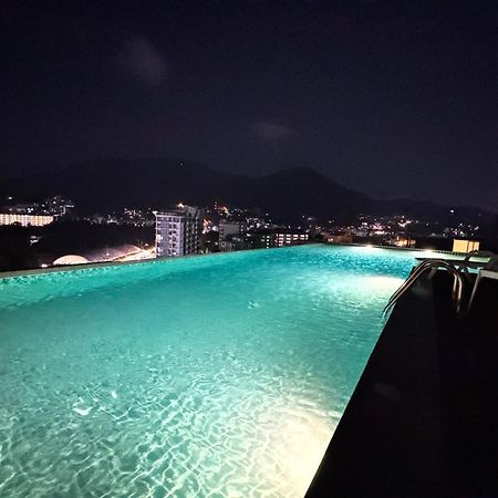 Zephyr Grand Hotel Patong Buitenkant foto