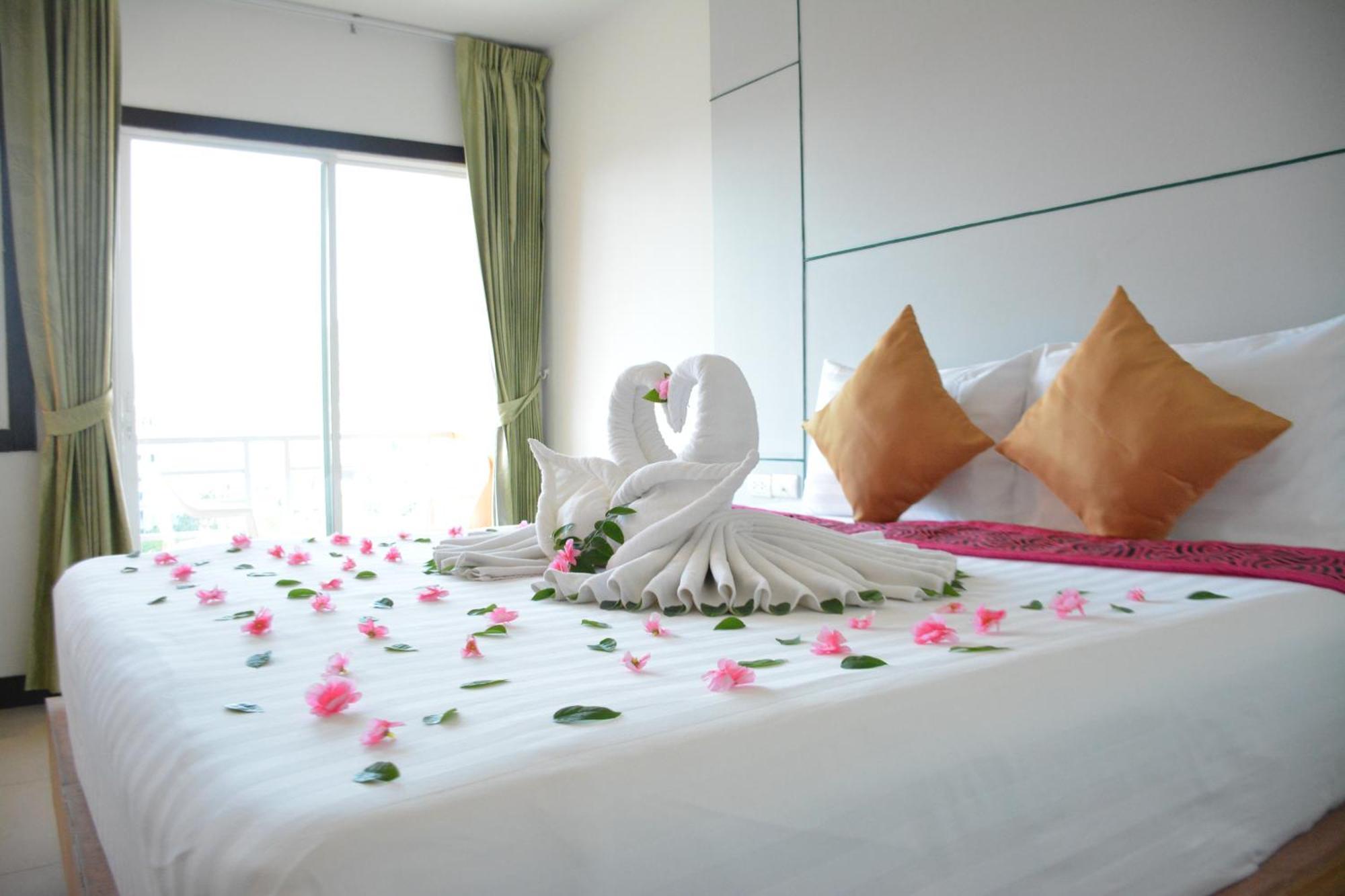 Zephyr Grand Hotel Patong Buitenkant foto