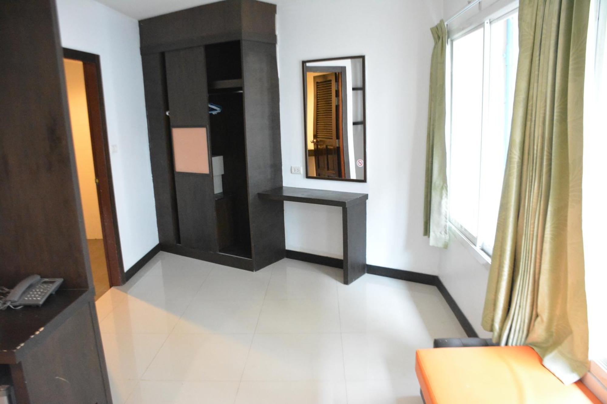 Zephyr Grand Hotel Patong Buitenkant foto