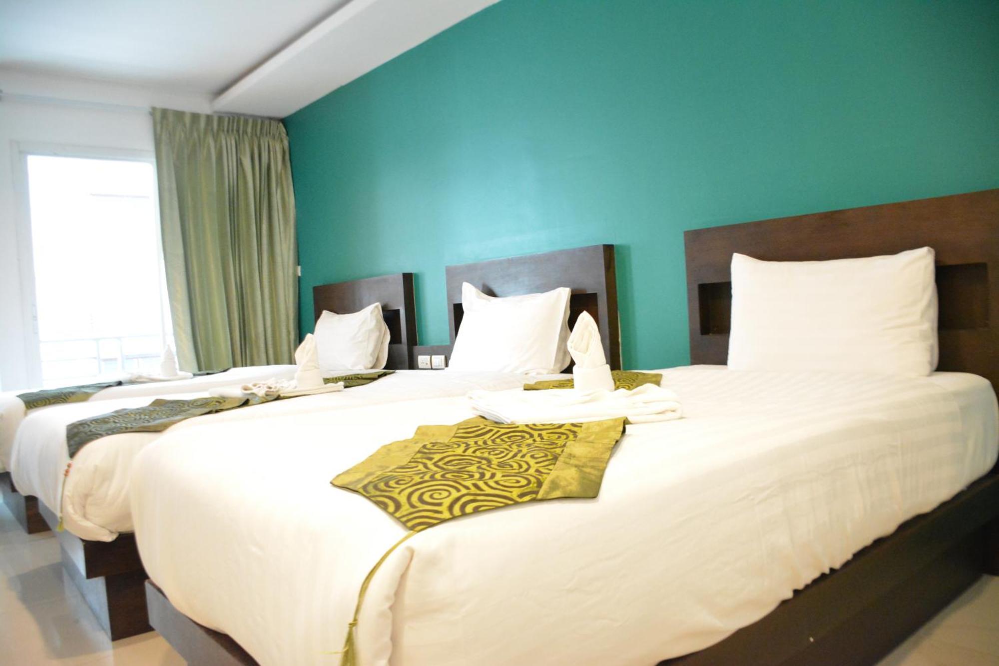 Zephyr Grand Hotel Patong Buitenkant foto
