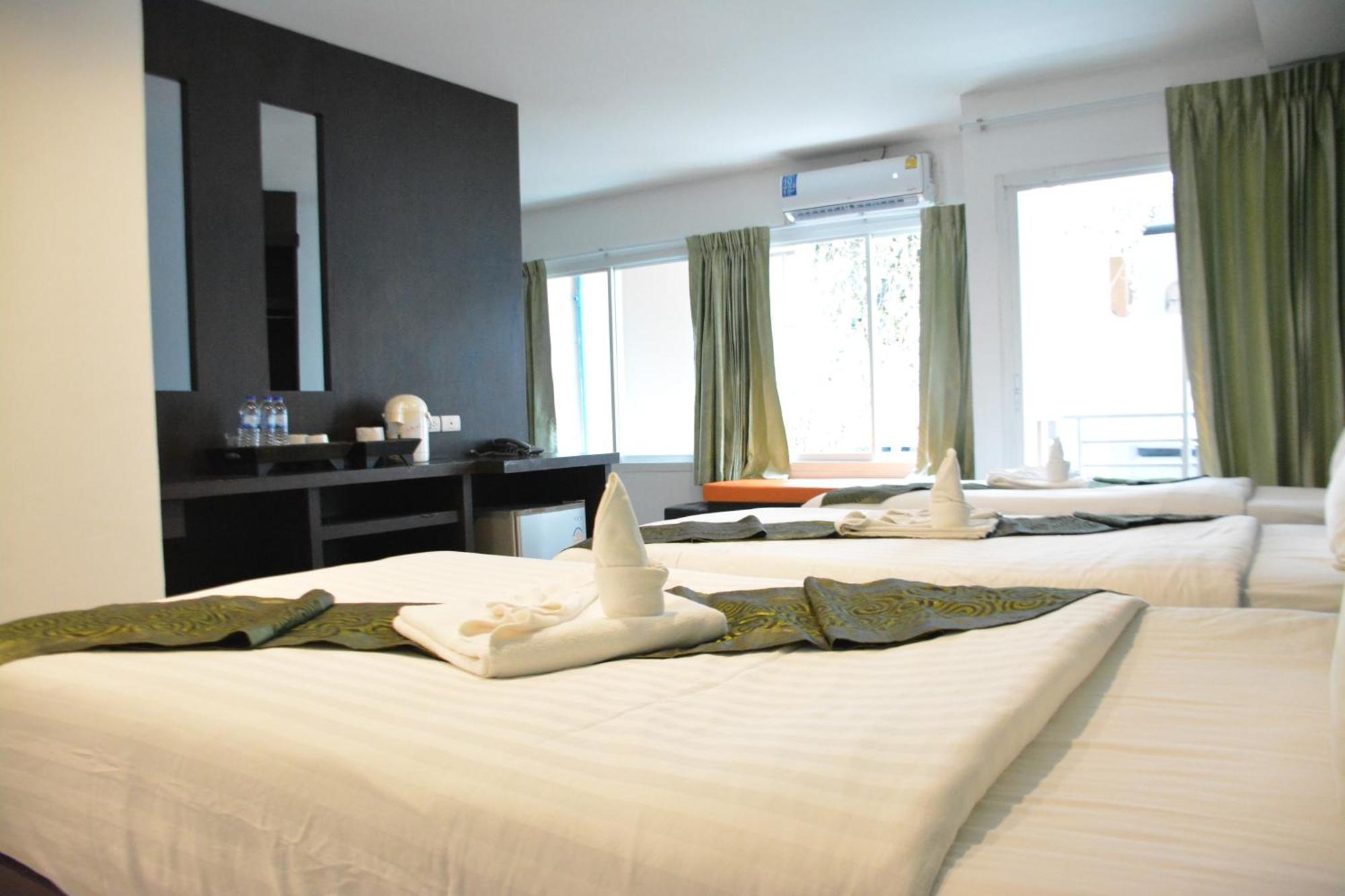 Zephyr Grand Hotel Patong Buitenkant foto