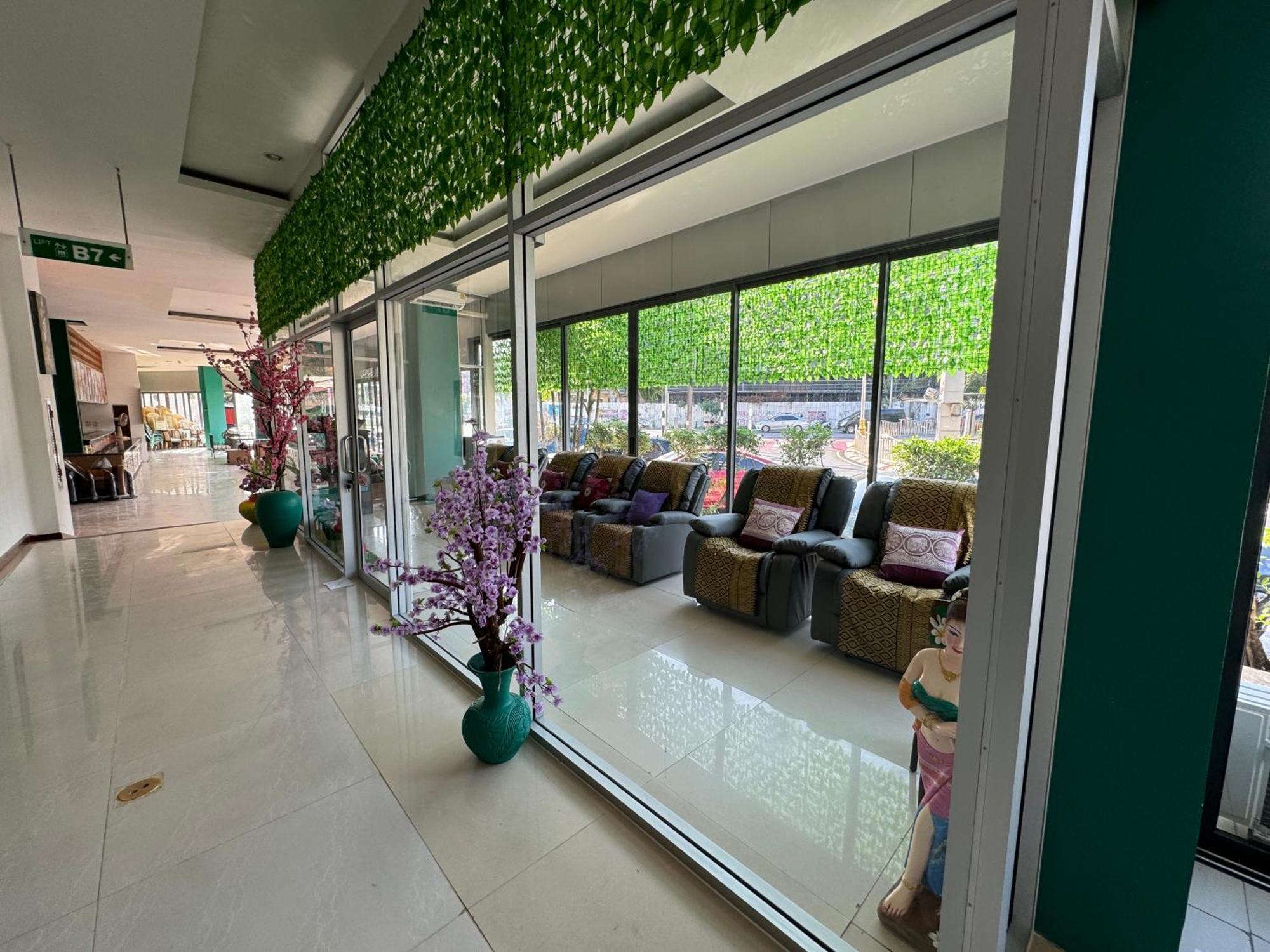 Zephyr Grand Hotel Patong Buitenkant foto