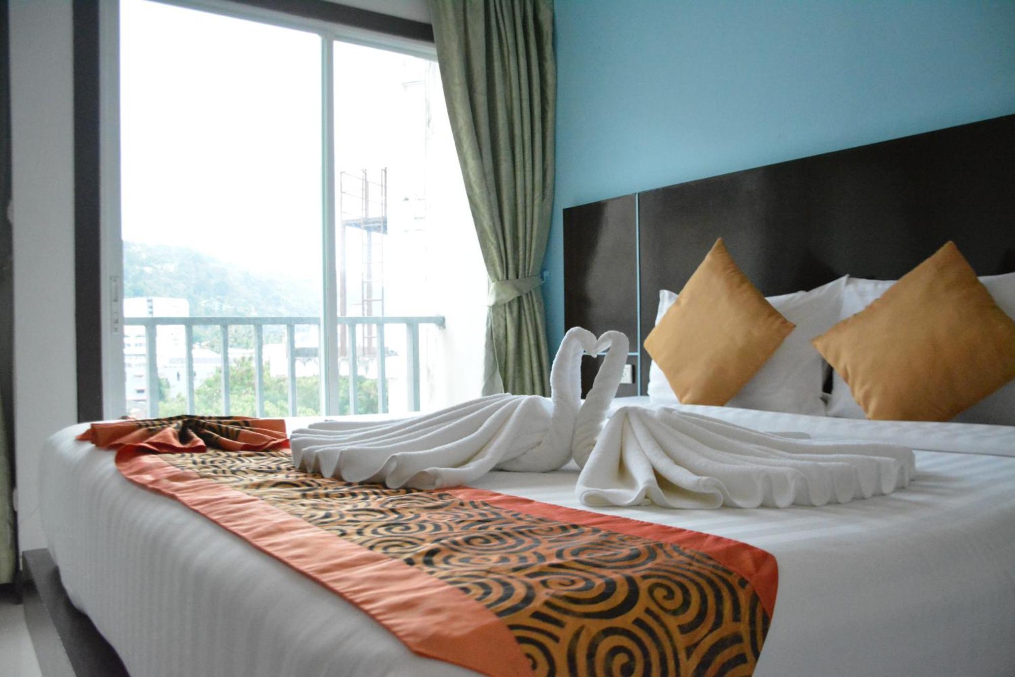 Zephyr Grand Hotel Patong Buitenkant foto