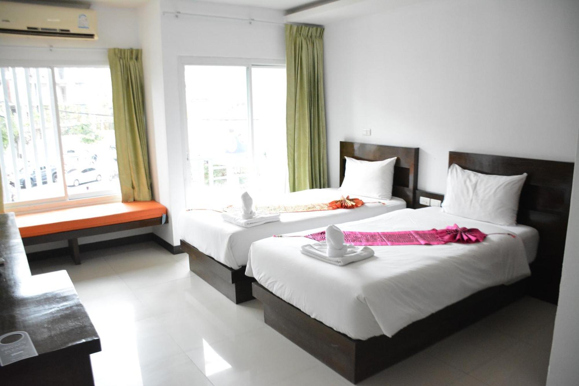 Zephyr Grand Hotel Patong Buitenkant foto