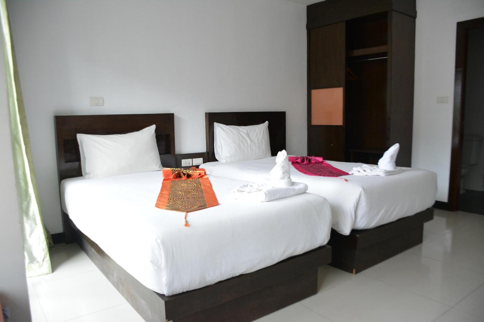 Zephyr Grand Hotel Patong Buitenkant foto