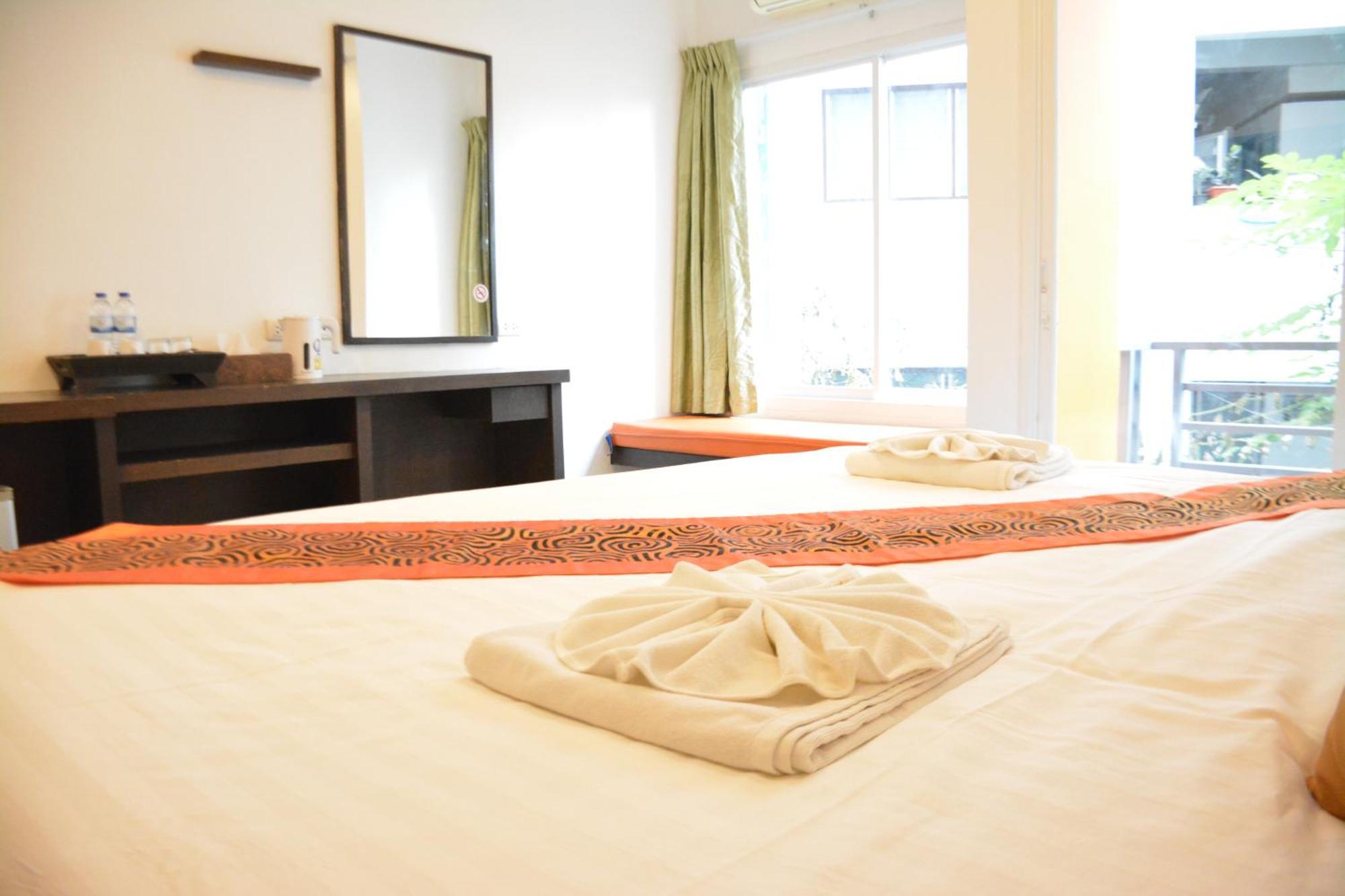 Zephyr Grand Hotel Patong Buitenkant foto