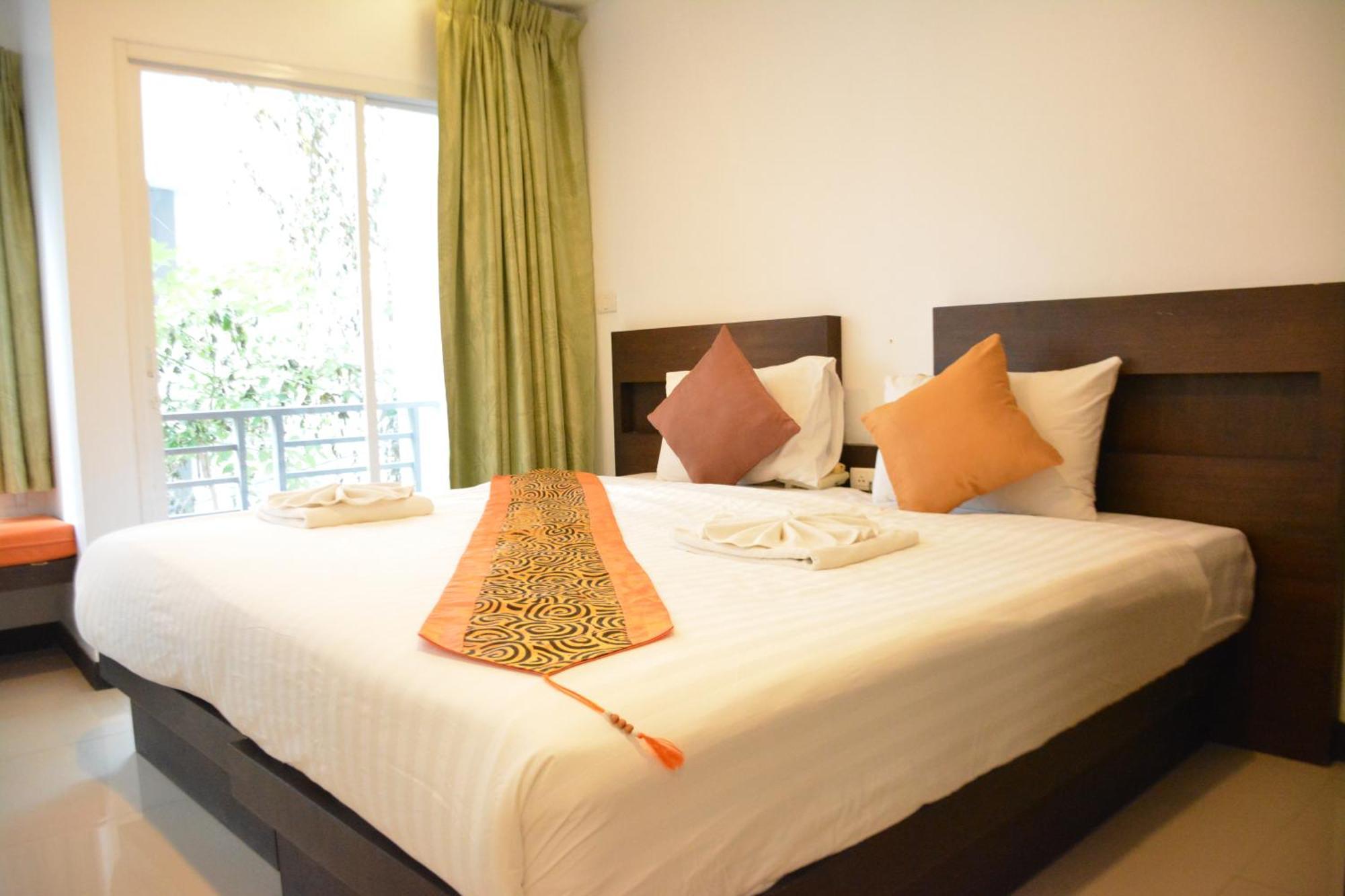 Zephyr Grand Hotel Patong Buitenkant foto