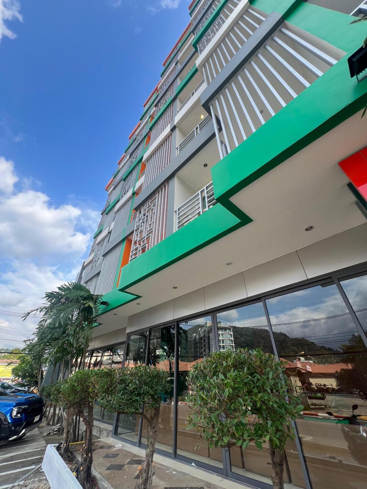 Zephyr Grand Hotel Patong Buitenkant foto