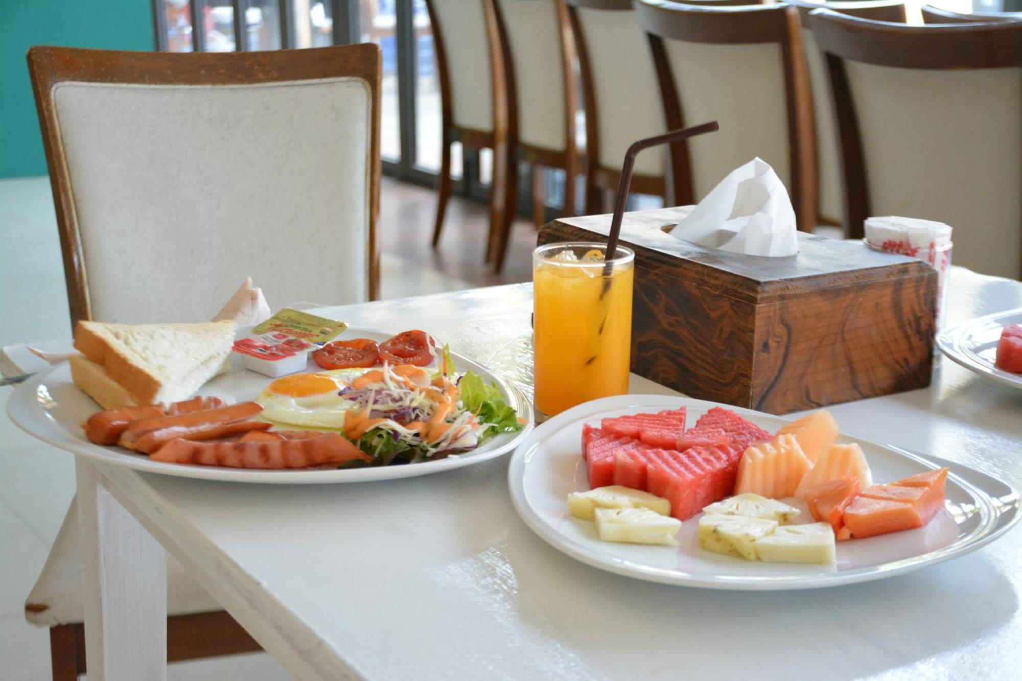 Zephyr Grand Hotel Patong Buitenkant foto