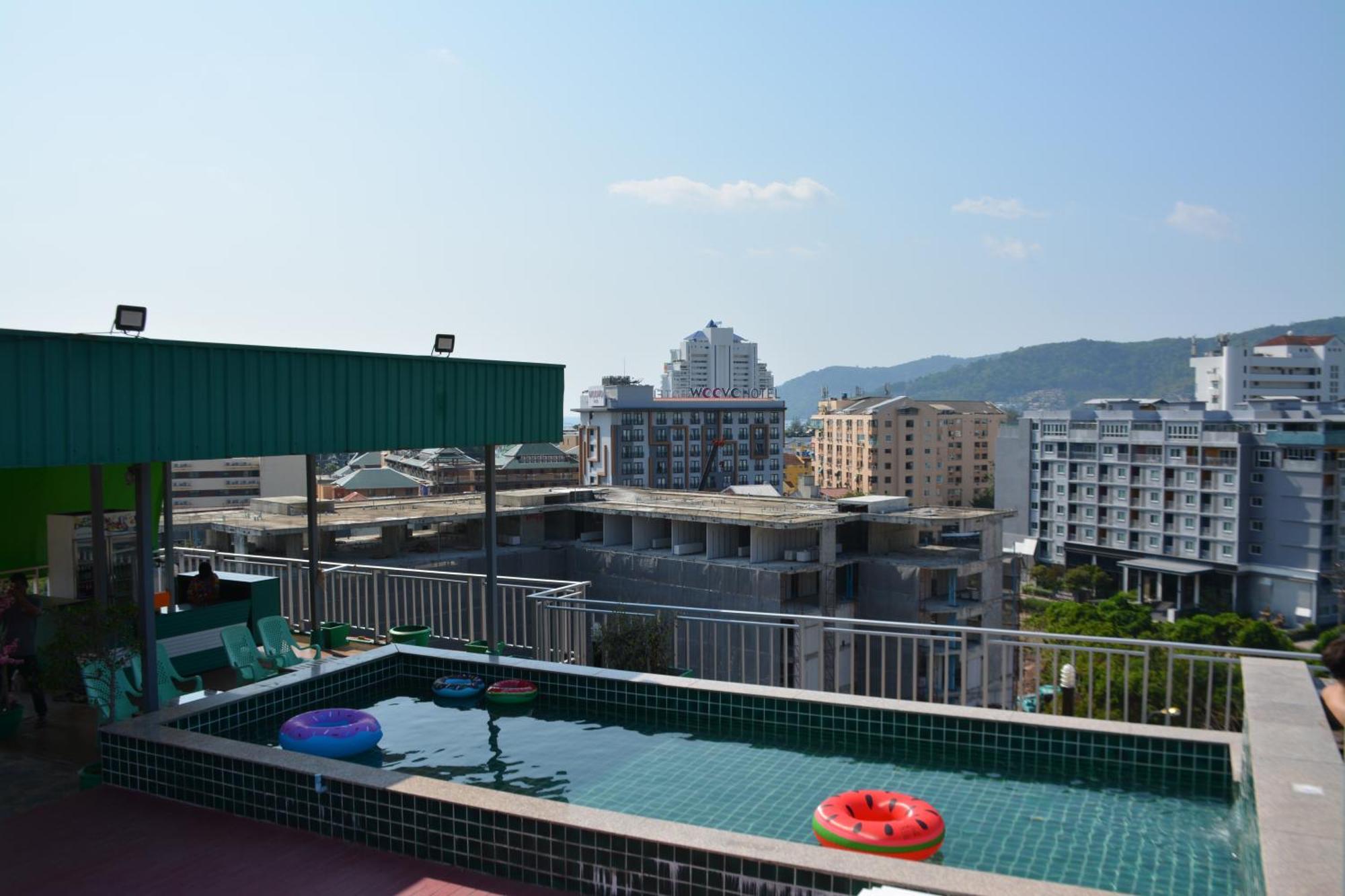 Zephyr Grand Hotel Patong Buitenkant foto