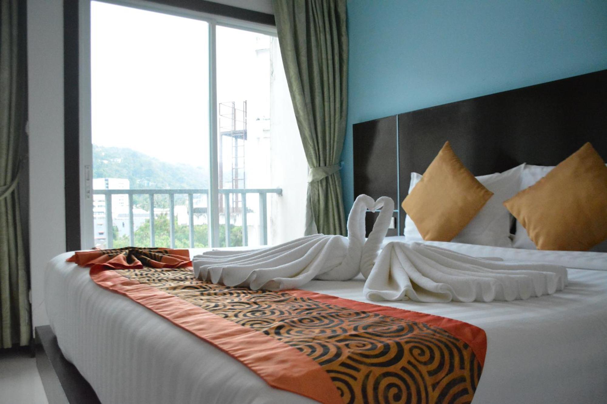 Zephyr Grand Hotel Patong Buitenkant foto