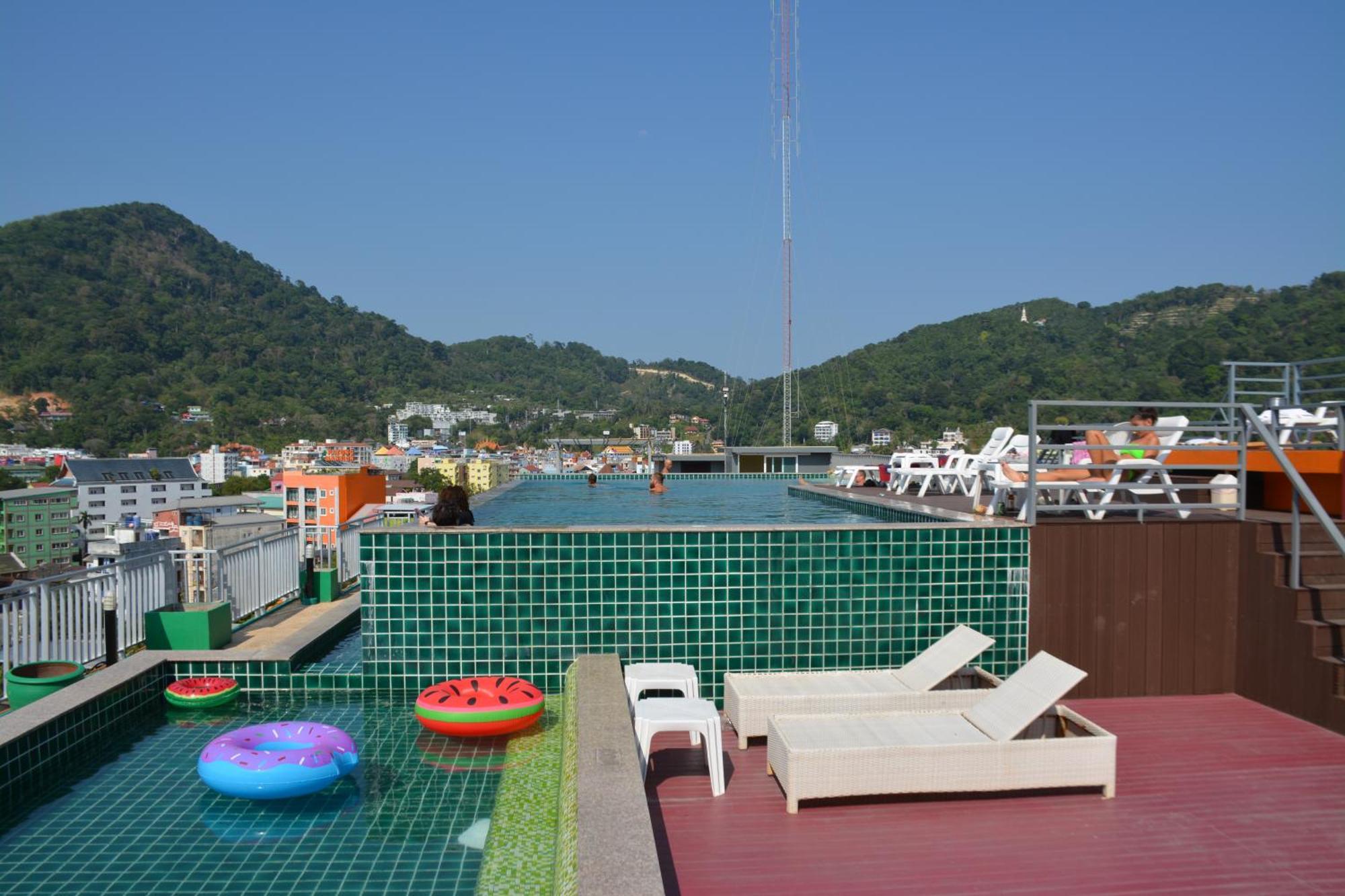 Zephyr Grand Hotel Patong Buitenkant foto