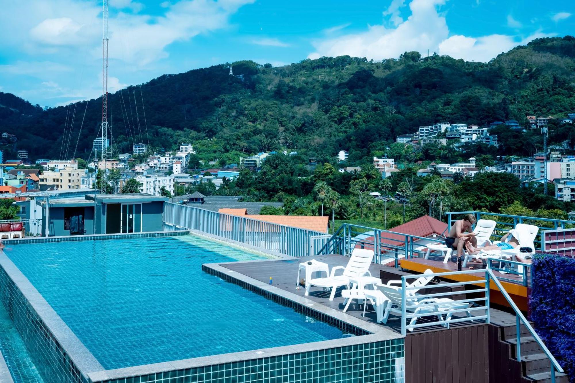 Zephyr Grand Hotel Patong Buitenkant foto