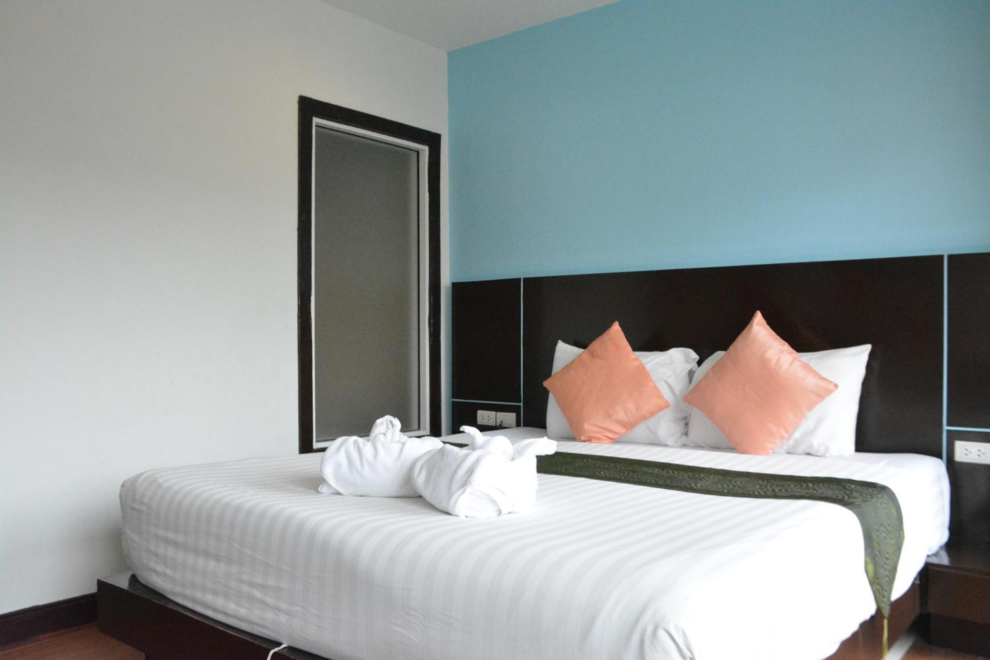 Zephyr Grand Hotel Patong Buitenkant foto