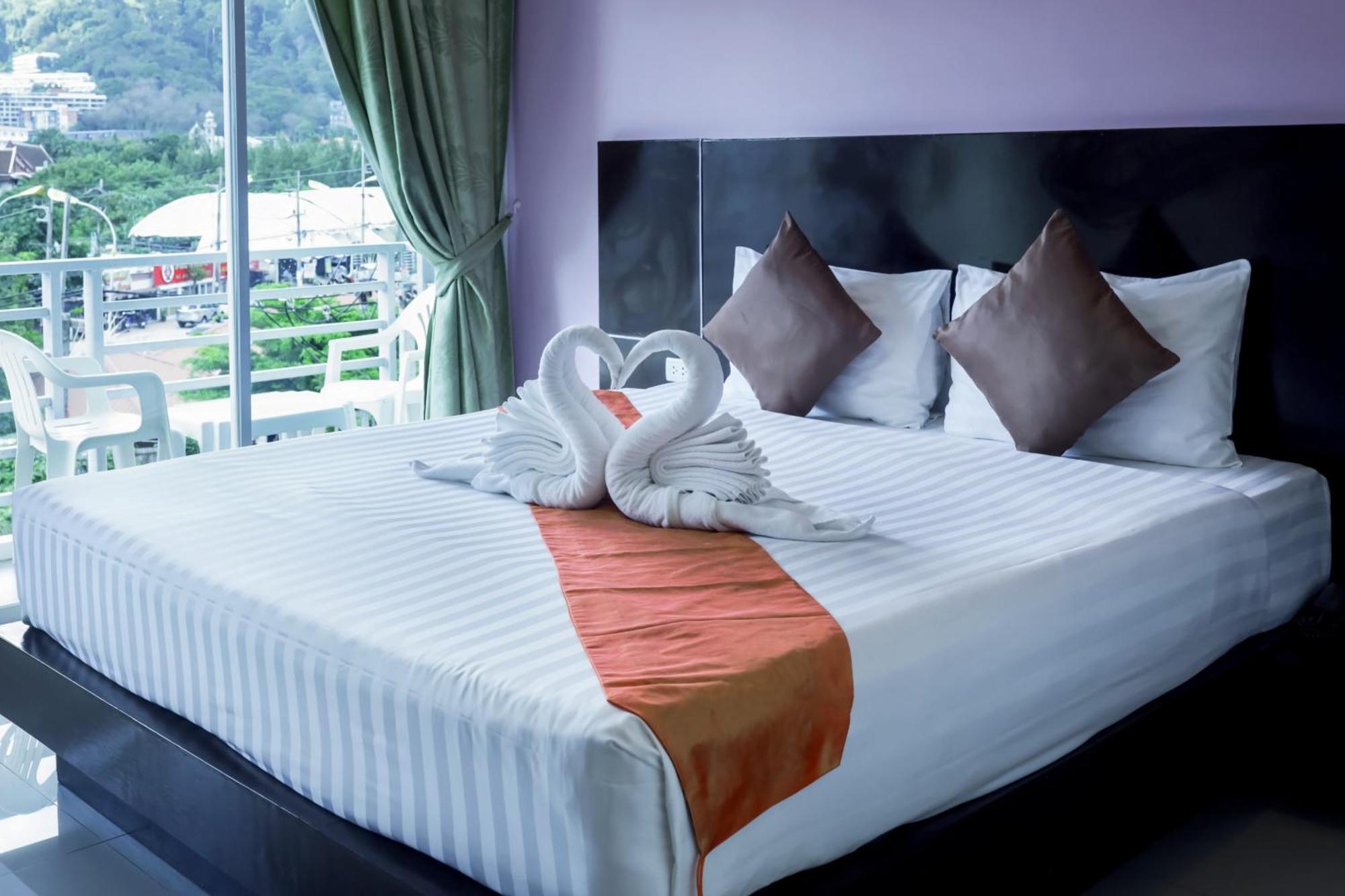 Zephyr Grand Hotel Patong Buitenkant foto