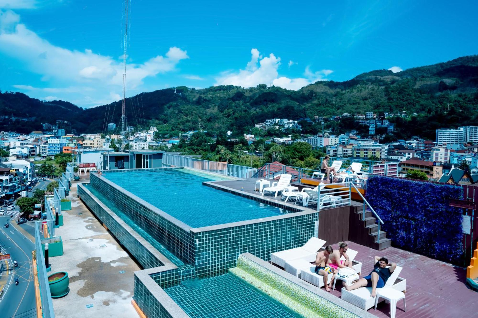 Zephyr Grand Hotel Patong Buitenkant foto
